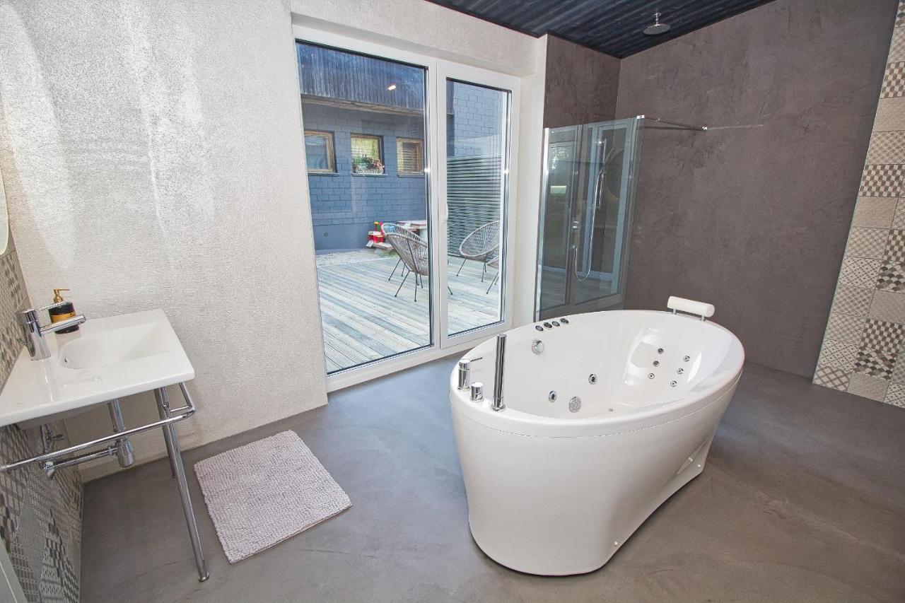 Casa Monkey Paernu With Sauna And Terrace エクステリア 写真