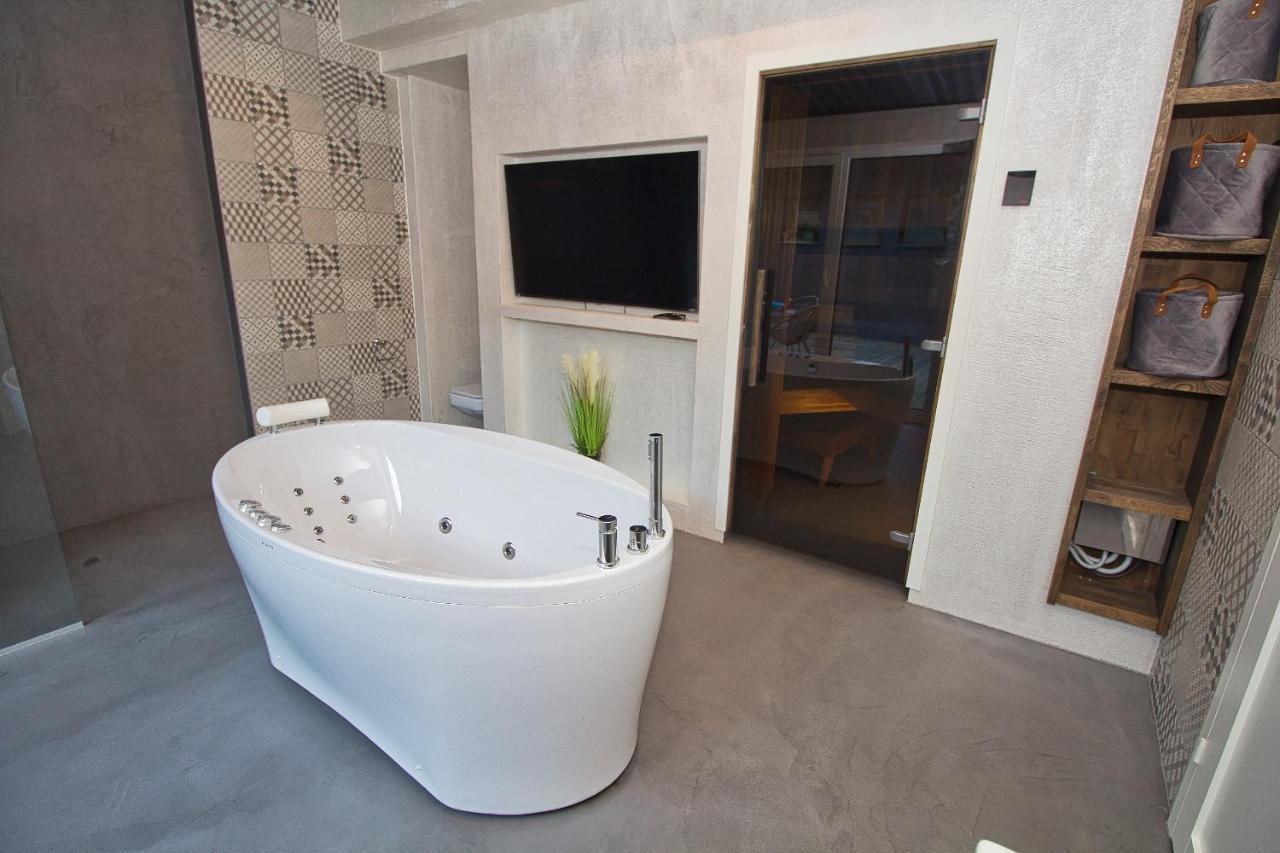 Casa Monkey Paernu With Sauna And Terrace エクステリア 写真